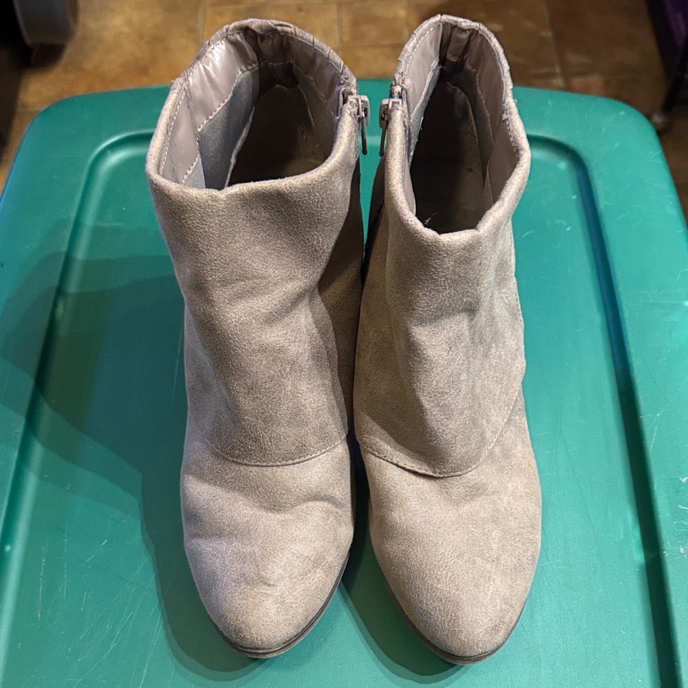 Stylish Gray Women's Ankle Boots